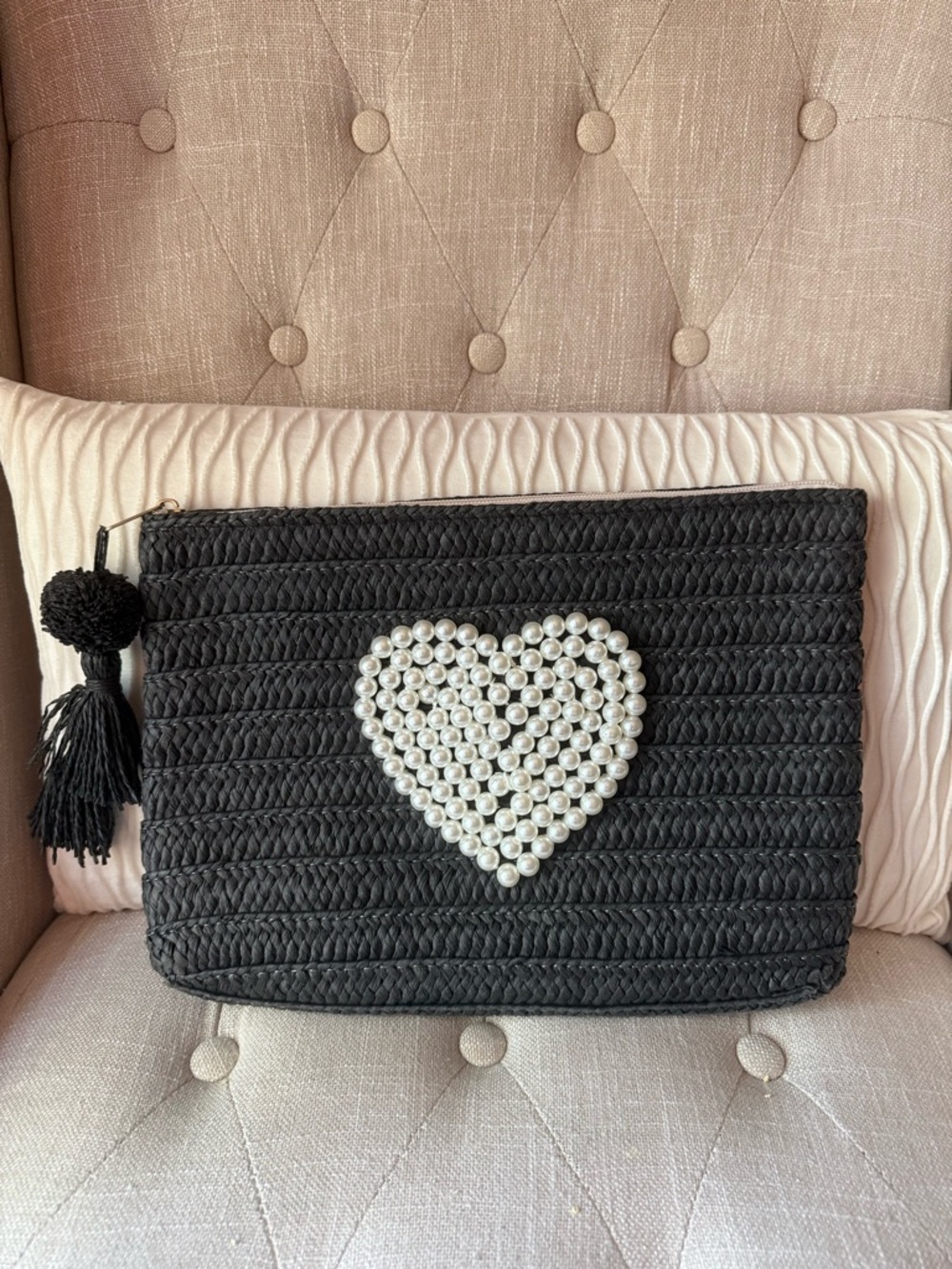 btb Los Angeles Black Woven Straw Pearl Heart Clutch Bag - Picture 2 of 7
